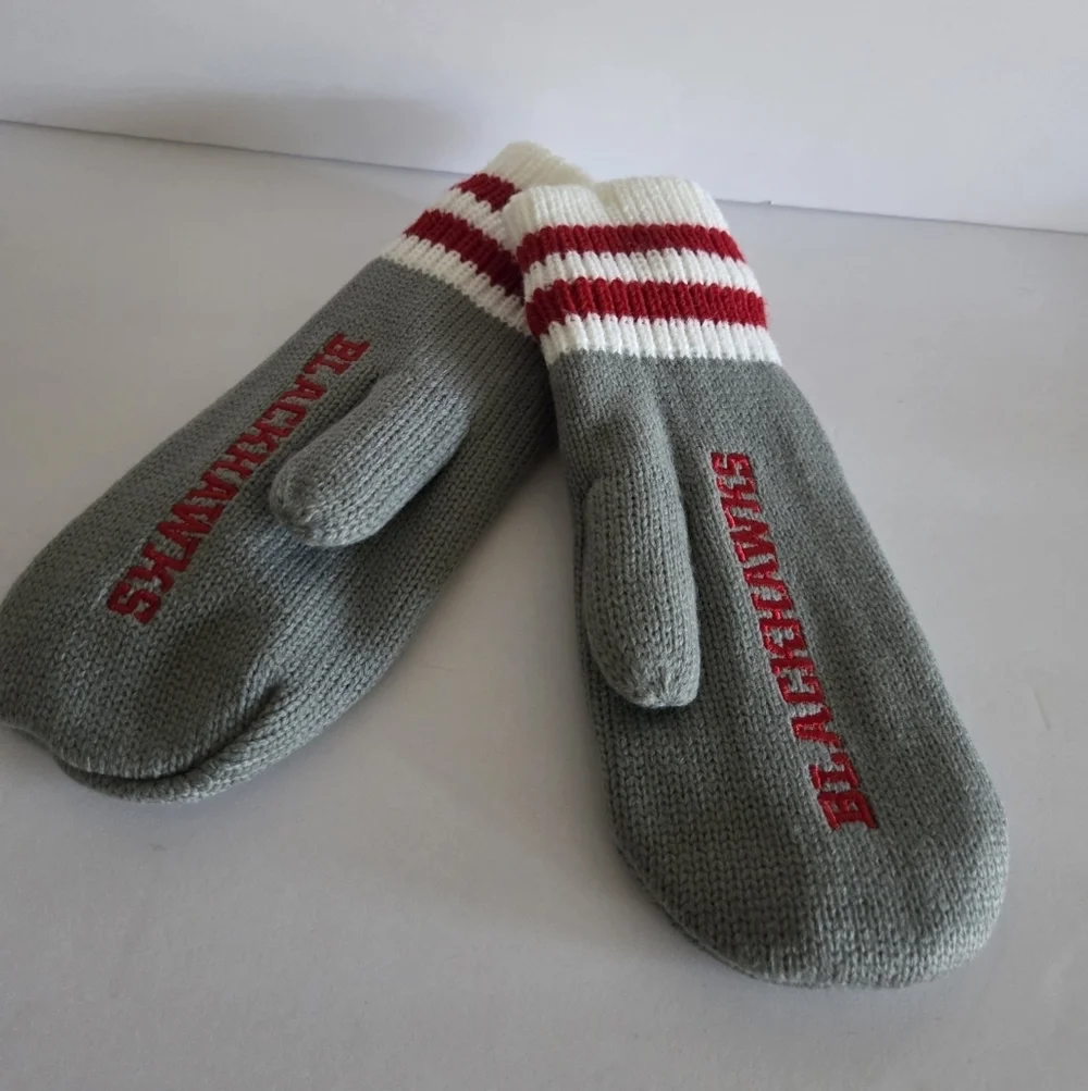 Blackhawks Gray and Red Knit Mittens with Striped Cuffs One Size Youth
